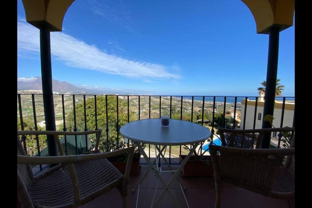 3 Bedroom Home With Amazing Views & Outdoor Spaces マニルバ エクステリア 写真