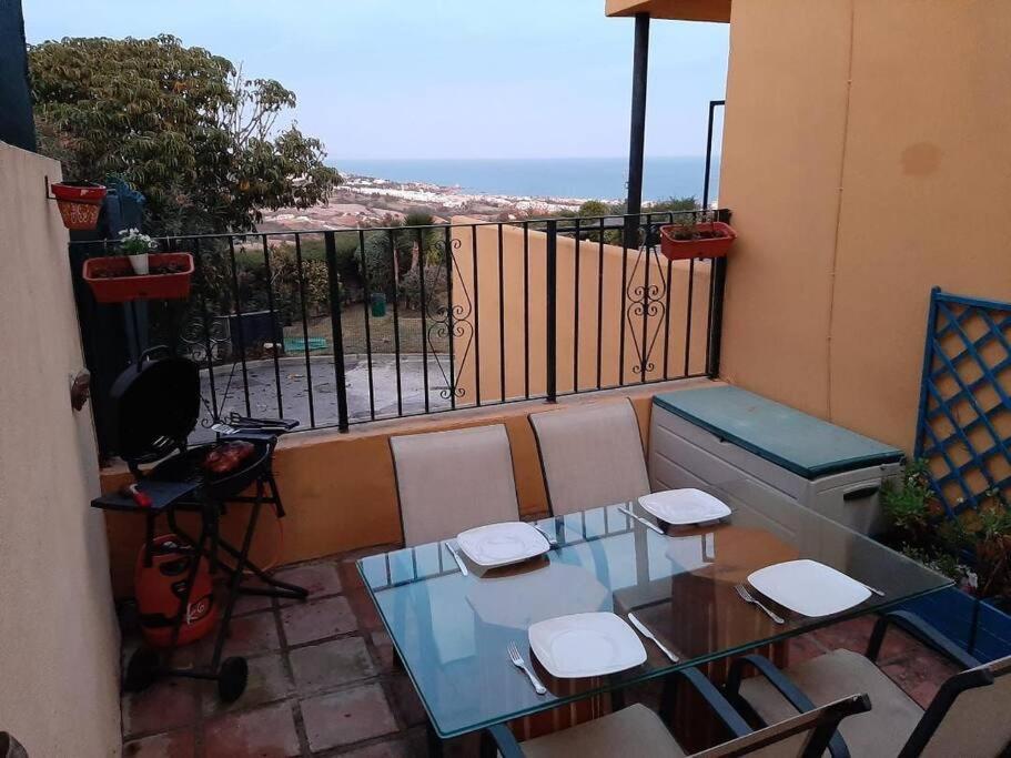 3 Bedroom Home With Amazing Views & Outdoor Spaces マニルバ エクステリア 写真